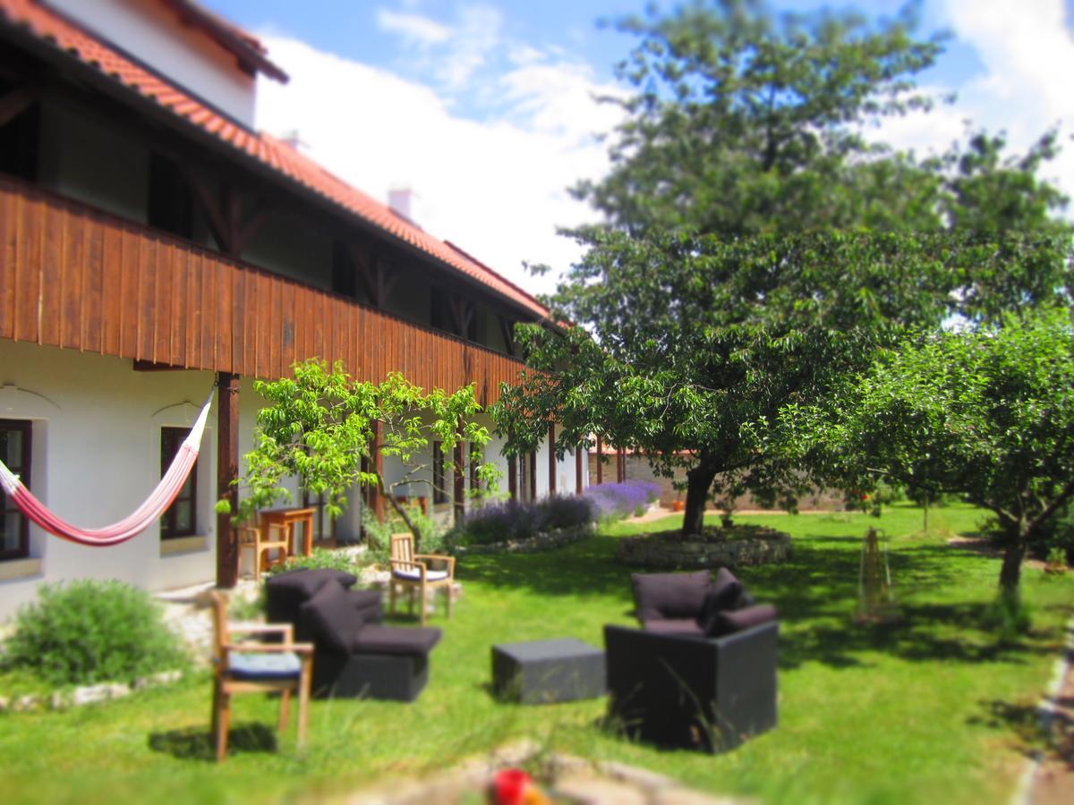 Holubnik Statecnych Zen Kralovych Hotel Luze Ngoại thất bức ảnh