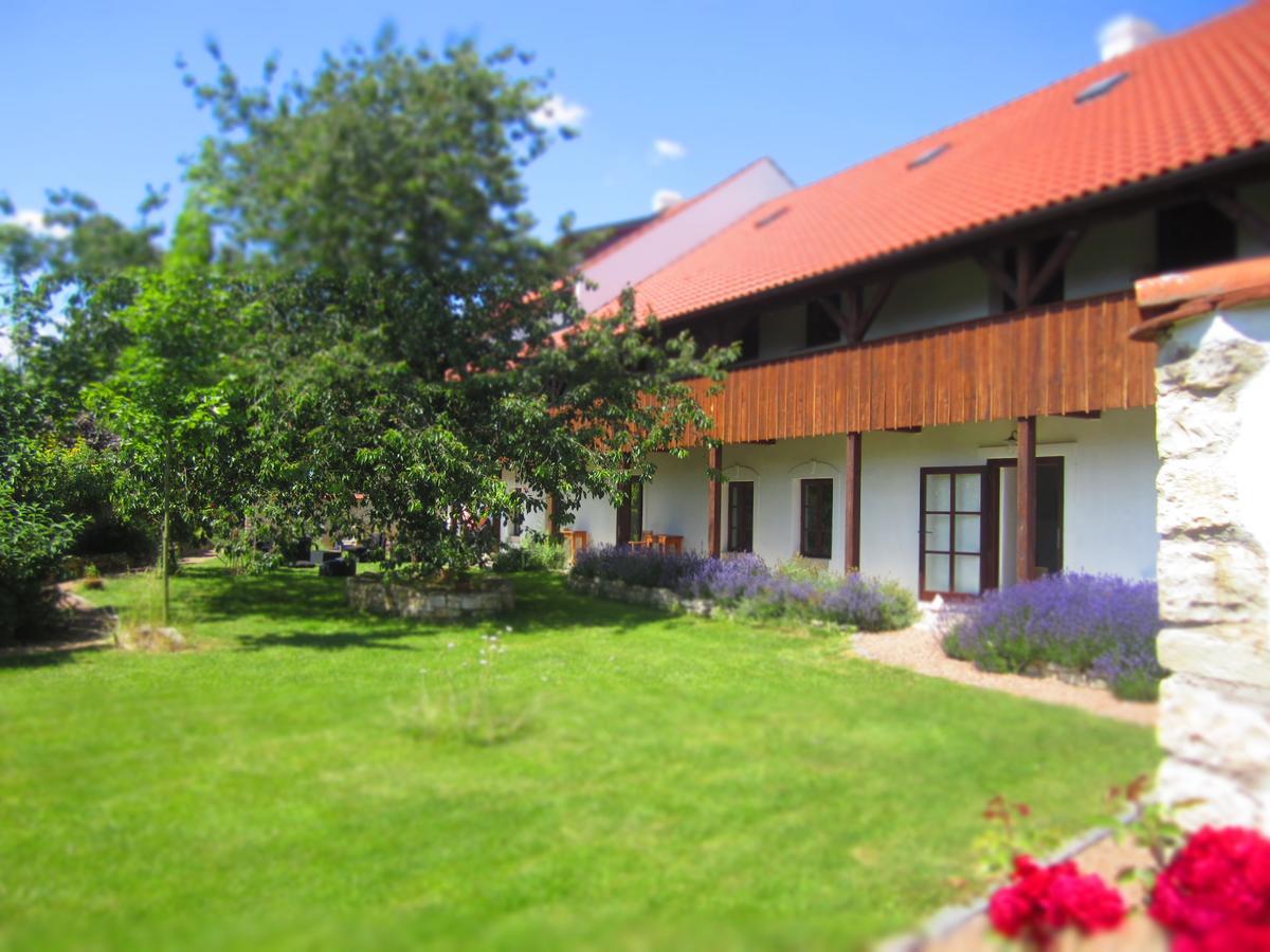 Holubnik Statecnych Zen Kralovych Hotel Luze Ngoại thất bức ảnh